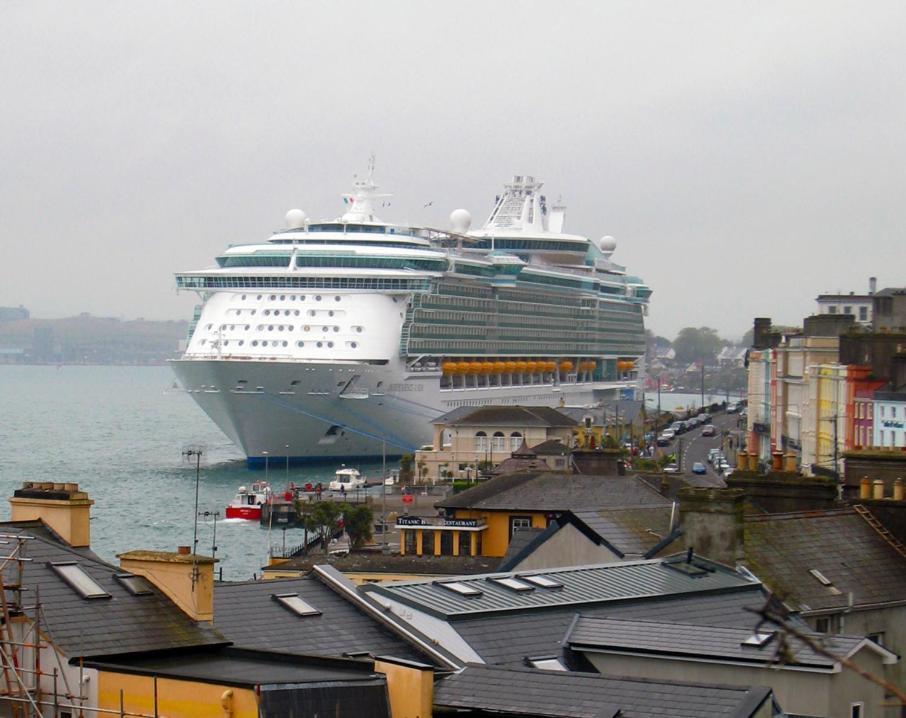 Watersedge Hotel Cobh Exterior photo